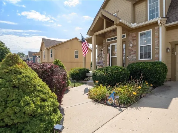 12207 Pebble Beach Dr, Kansas City, KS 66109