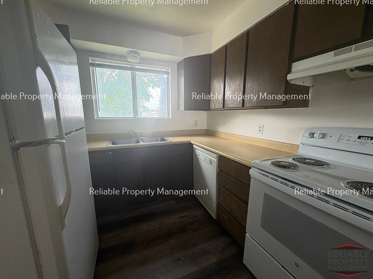 3 bed, 2.5 bath, 1600 sqft, $1,425 — Photo 2