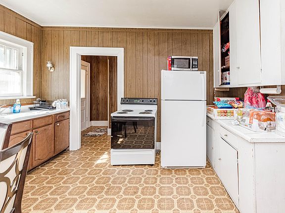 5th image of 1509 Rosemary Ln #A
