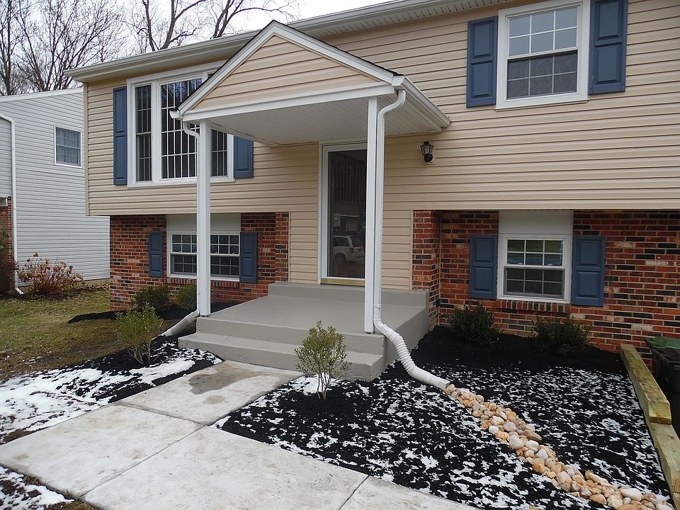 2nd image of 3206 Edge Ln