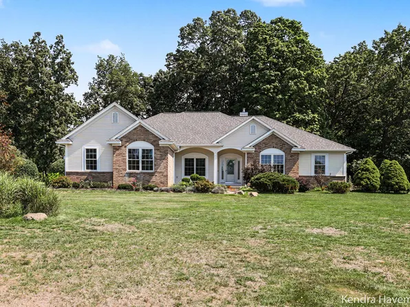 144 Sudan Dr SE, Lowell, MI 49331