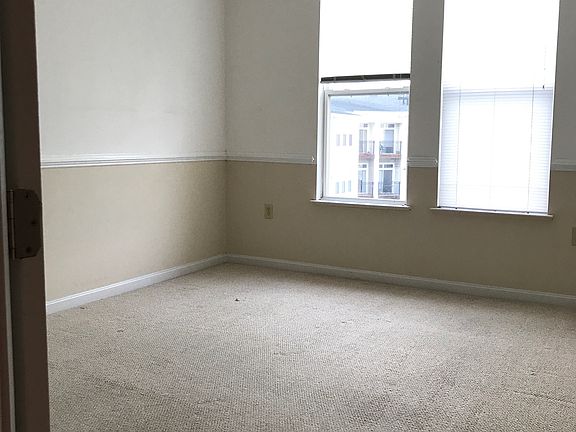 5th image of 2655 Prosperity Ave APT 403