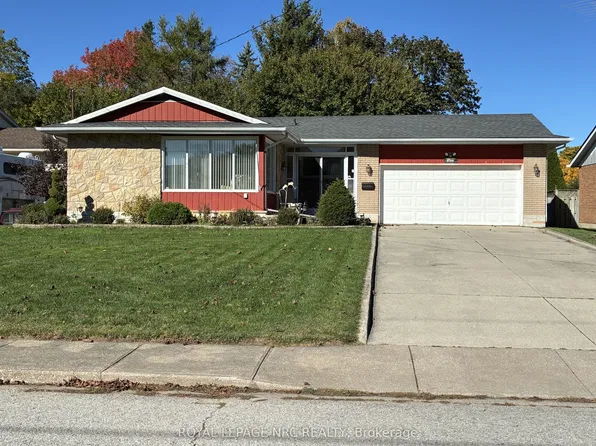 6725 Randy Dr, Niagara Falls, ON L2E 5N3