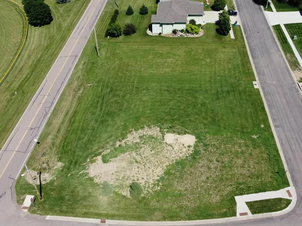 800 Jacob Cir, Garretson, SD 57030