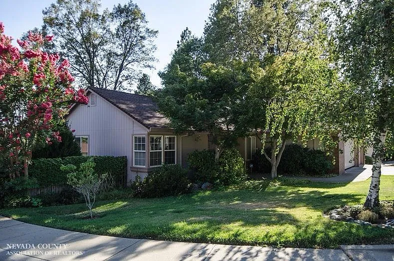 160 Woodcrest Way photo 1