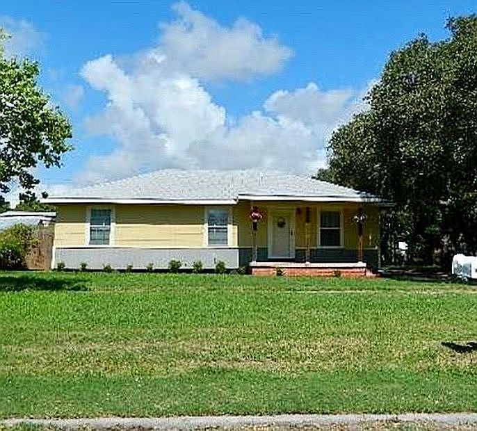 1st image of 848 S Houston St