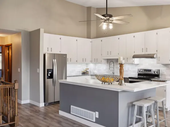 2584 Sumac Rdg, White Bear Lake, MN 55110