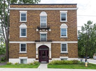 344 5th Ave #4, Ottawa, ON K1S 2N7