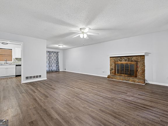 4th image of 209 Indian Branch Way