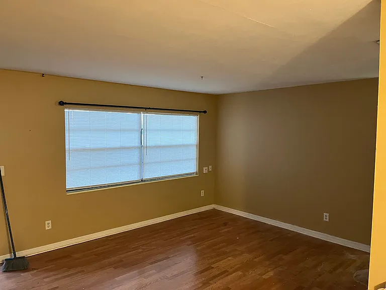 1616 Lakeside Dr — Photo 15