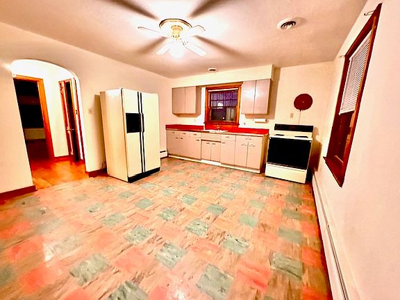 Kitchen & Dining Area