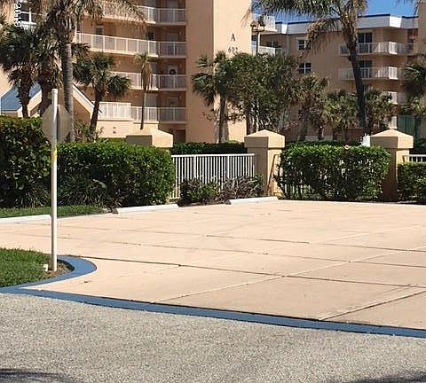 2nd image of 601 Shorewood Dr Unit 202
