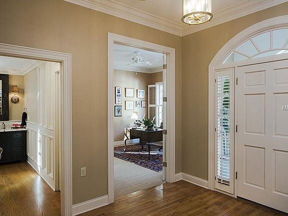 5th image of 3208 W Chapin Ave