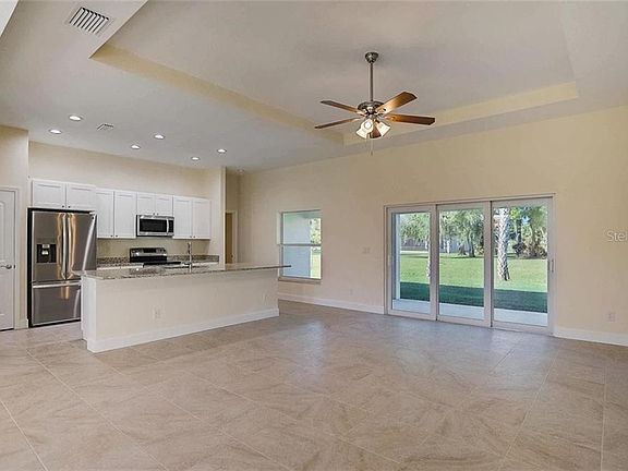 3rd image of 121 Broadmoor Ln
