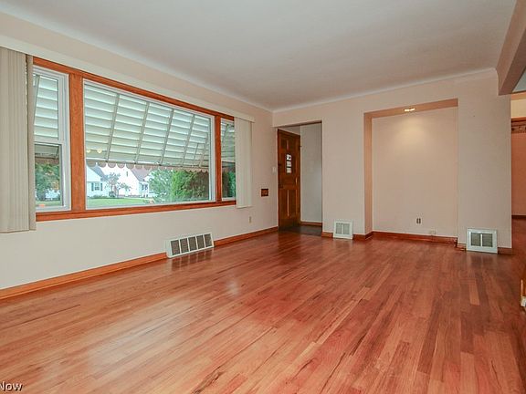 5th image of 655 E 305th St