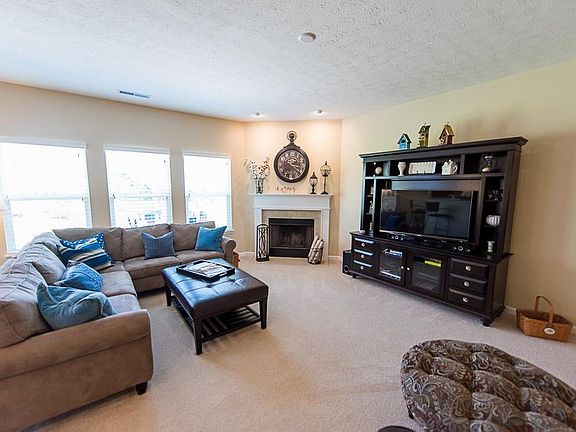 3rd image of 9753 Brook Wood Dr