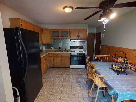 4th image of 372 E Montana Ave