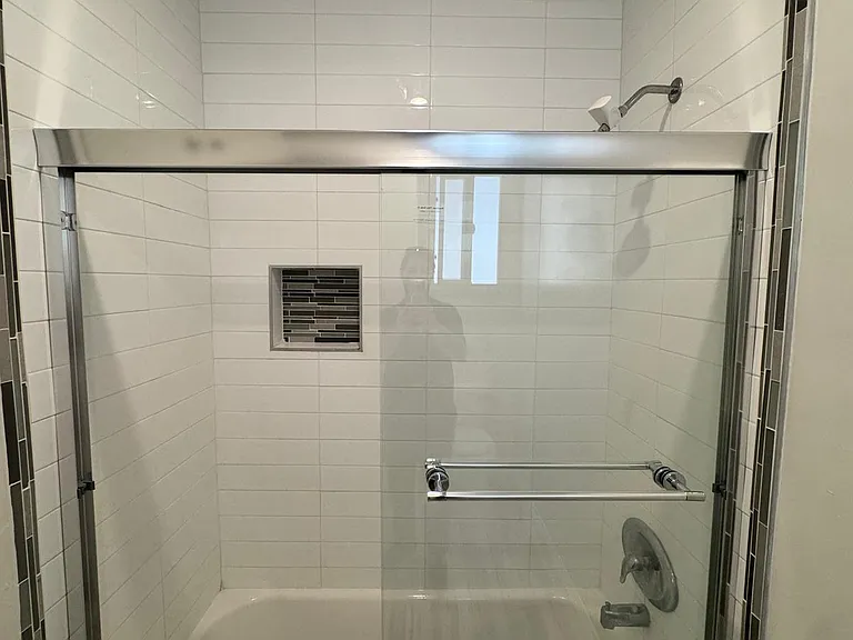 1185 N Kenmore Ave #8 — Photo 8