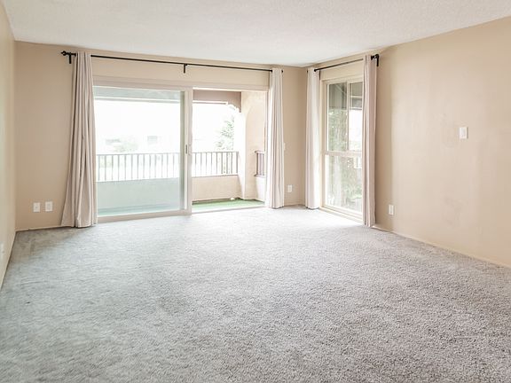 3rd image of 2522 Clairemont Dr