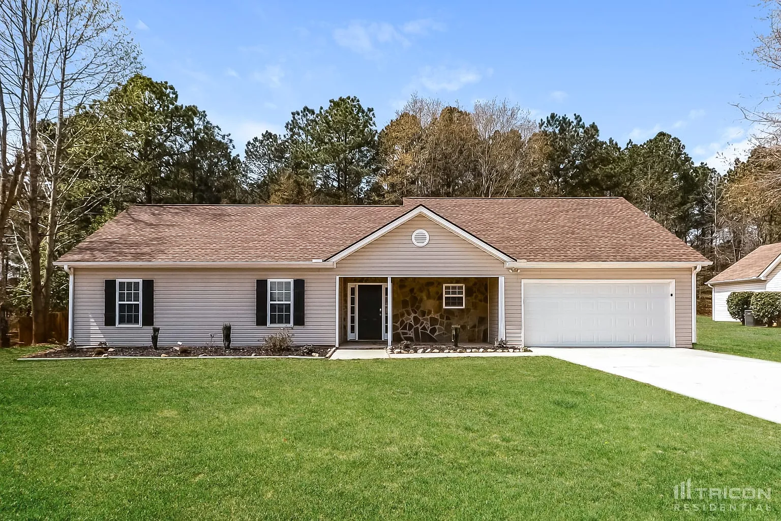 220 Chestnut Dr photo 1