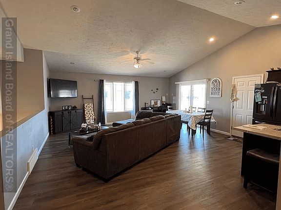 3rd image of 307 Little Bluestem Dr S