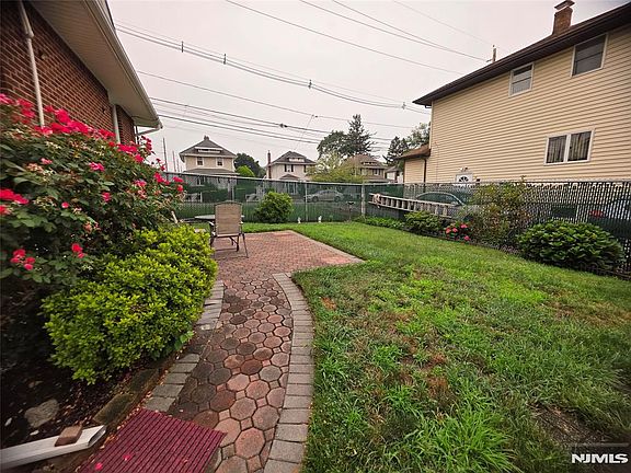 5th image of 355 Rochelle Ave