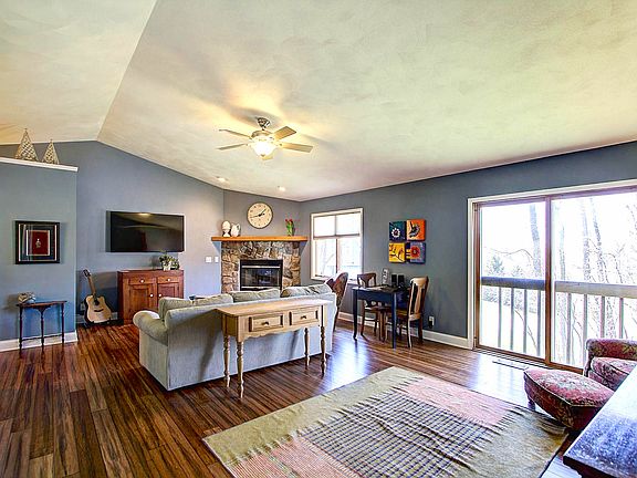 3rd image of 1132 Sauganash Dr