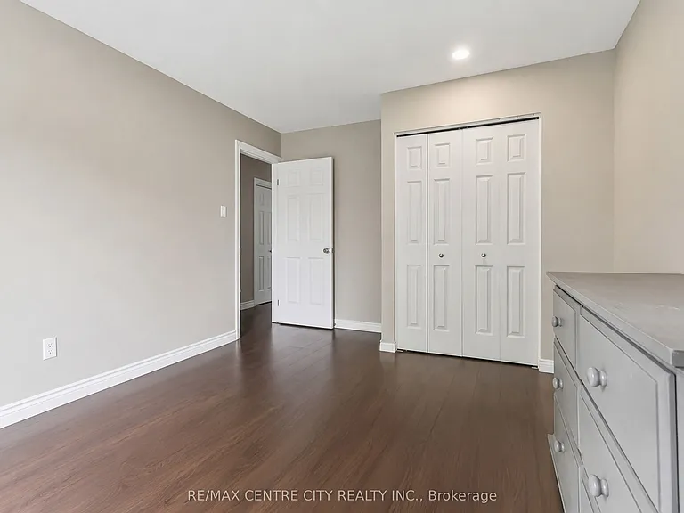 423 Everglade Cres — Photo 11