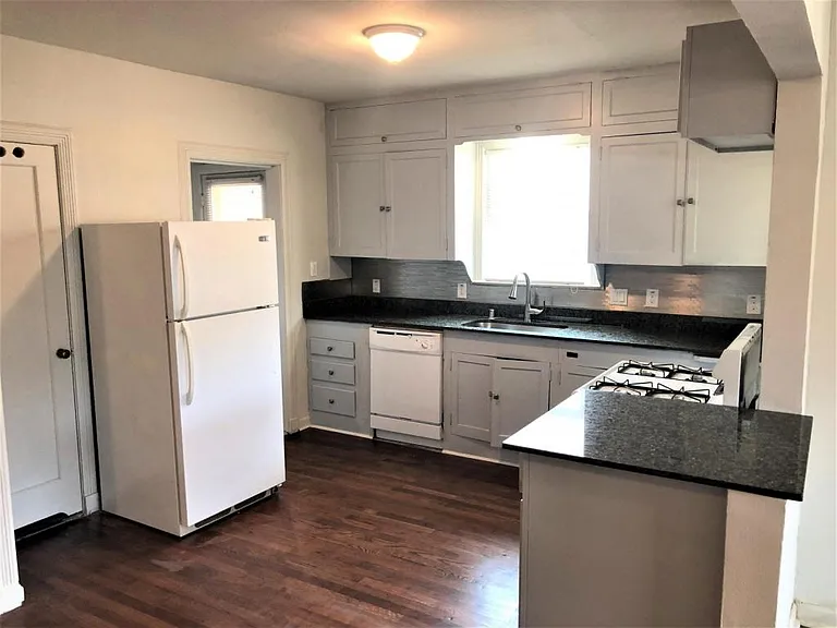 3219 Rogers Ave — Photo 5