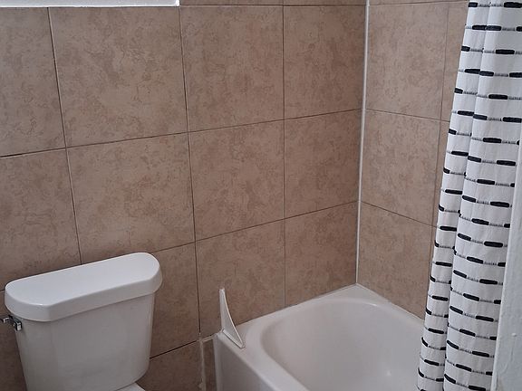 5th image of 8923 N 40th St APT 4