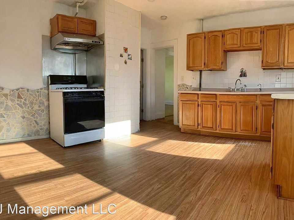 1st image of 421 Furnace Brook Pkwy #3
