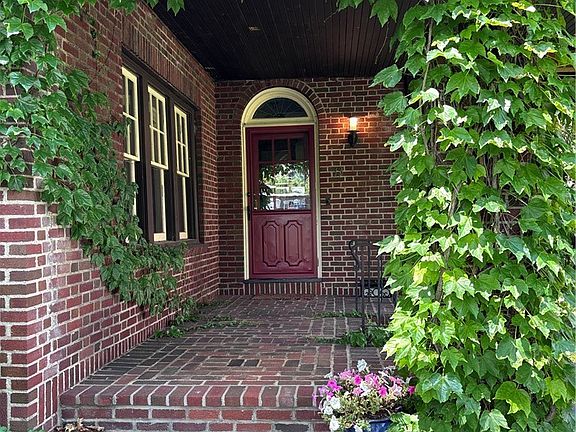 3rd image of 13 Brattle Rd