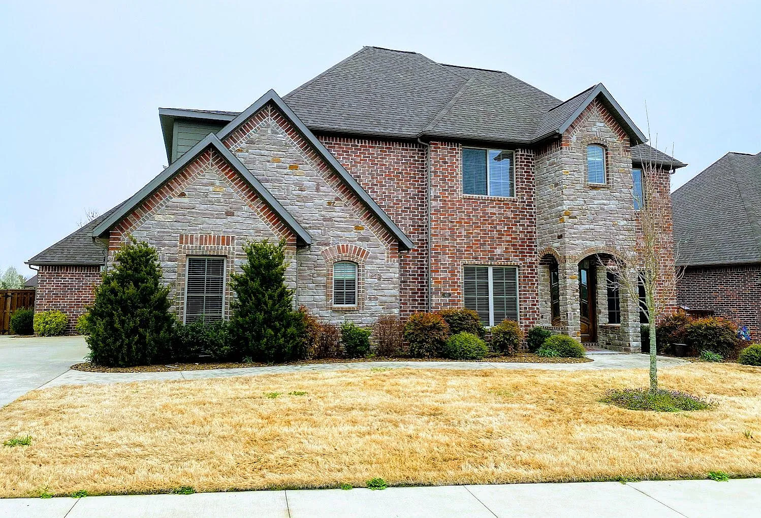4 bed, 3942 sqft, $4,600 — Photo 2