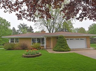 856 Wood Dr, Oconomowoc, WI 53066