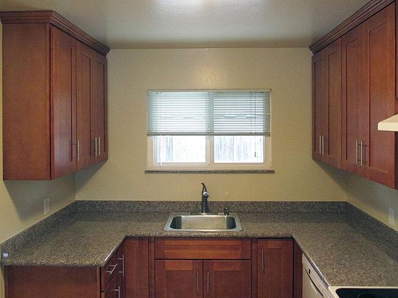 4th image of 228 E Arbor Ave