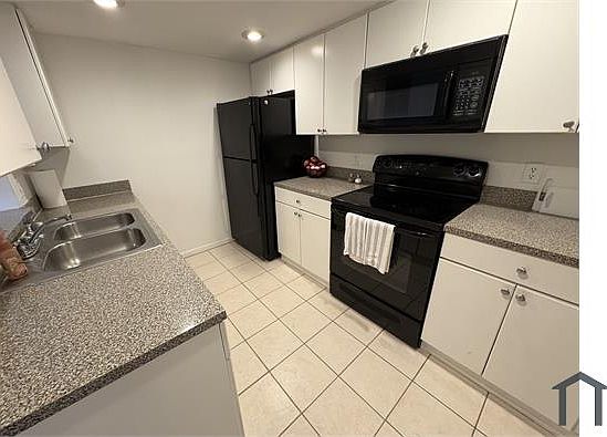 5th image of 12626 Kenwood Ln APT A