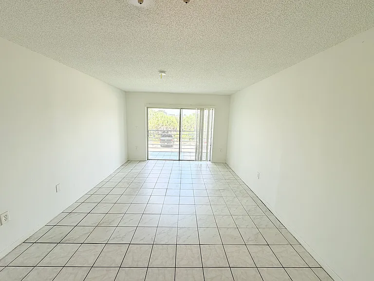 3700 NW 21st St #203 — Photo 2