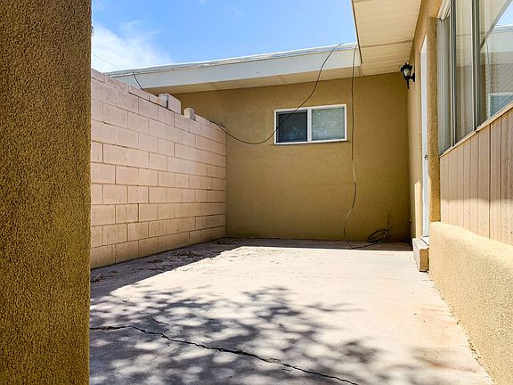 5th image of 1104 Palomas Dr SE #1