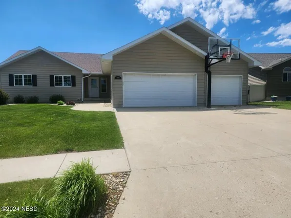 1005 Redwood Dr, Watertown, SD 57201
