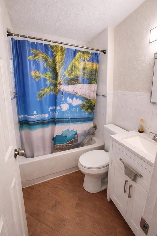 2330 NE 1ST Avenue, photo 8
