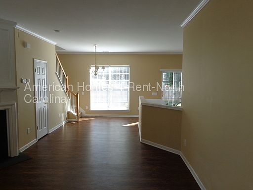 2nd image of 3416 Laurenhurst Ln