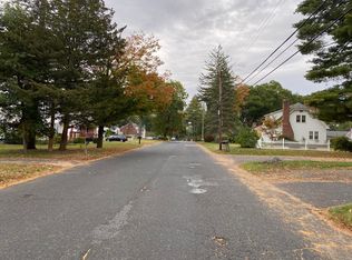 301 Parkerview St, Springfield, MA 01129