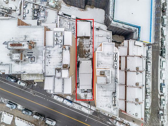 3rd image of 31-16 Union Street