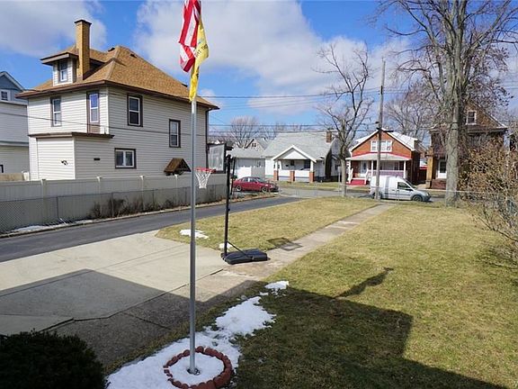 2nd image of 2239 La Salle Ave