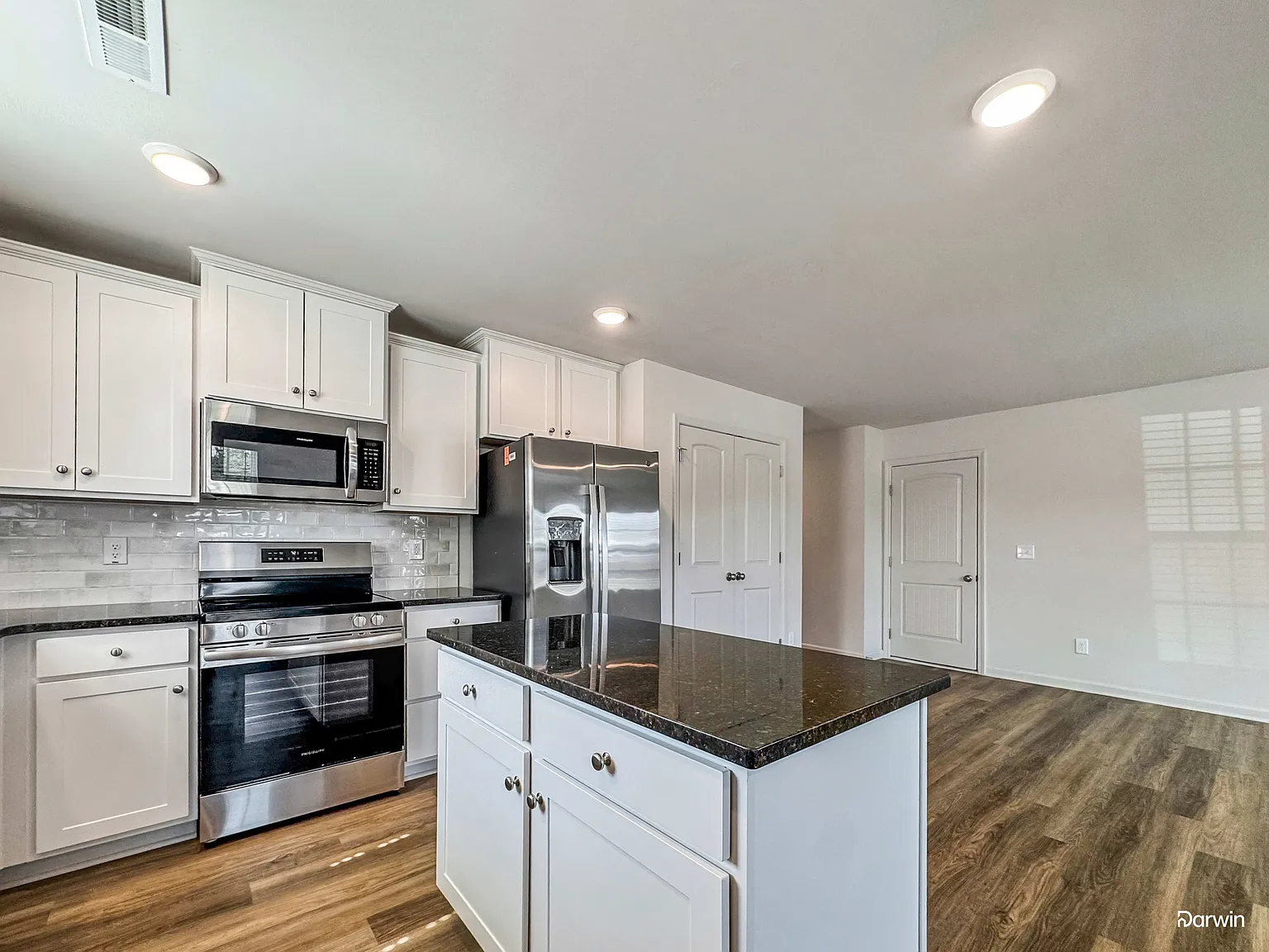 3 bed, 2.0 bath, 1383 sqft, $1,690 — Photo 4