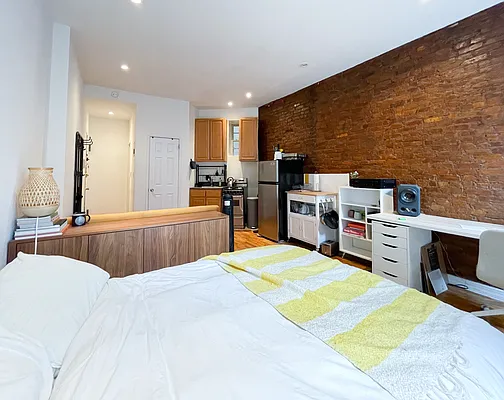 Rented by Kahen Properties | media 7