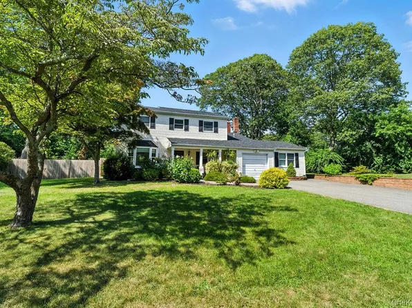 26 Concord Drive, Holtsville, NY 11742