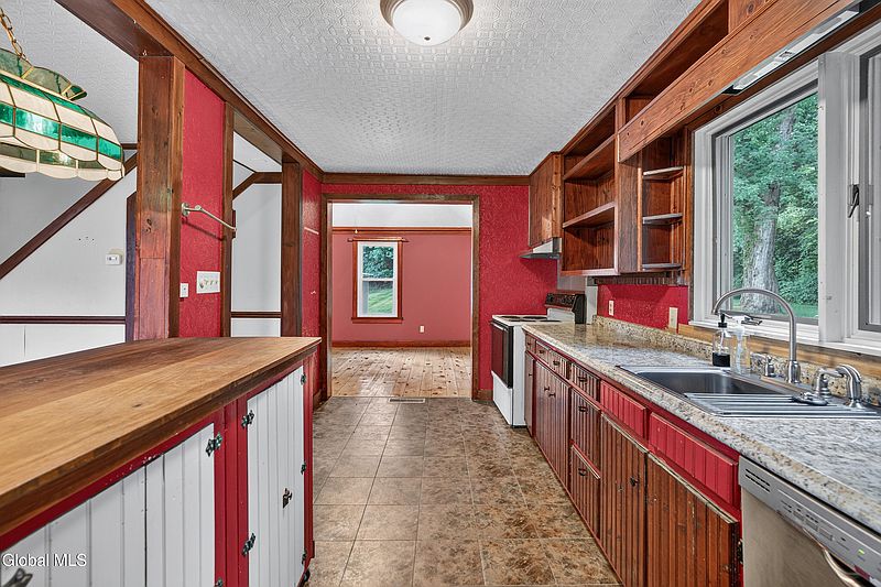 3rd image of 317 Vley Road