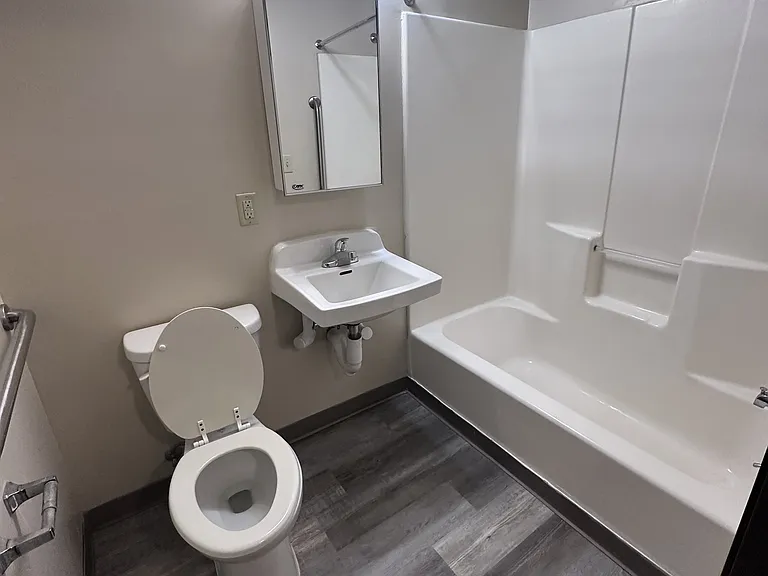 Madison Street Apartments — Photo 16