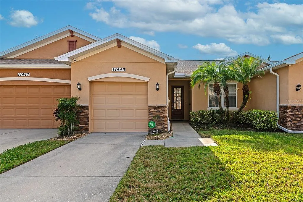2 bed, 2.0 bath, 1285 sqft, $2,000 — Photo 1